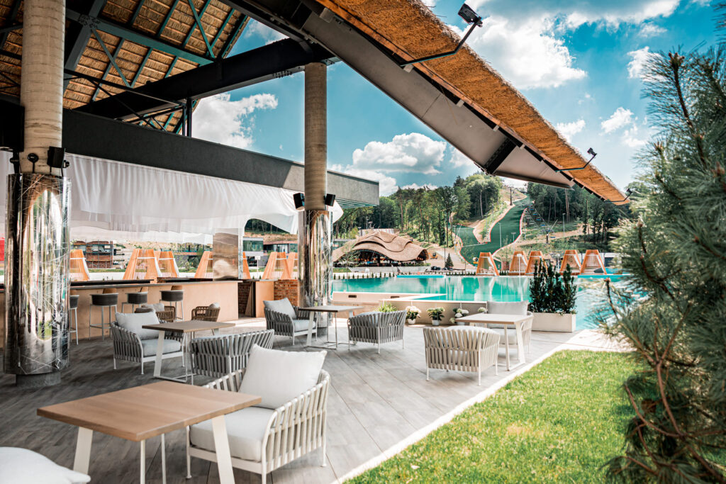 Emily Resort, Винники